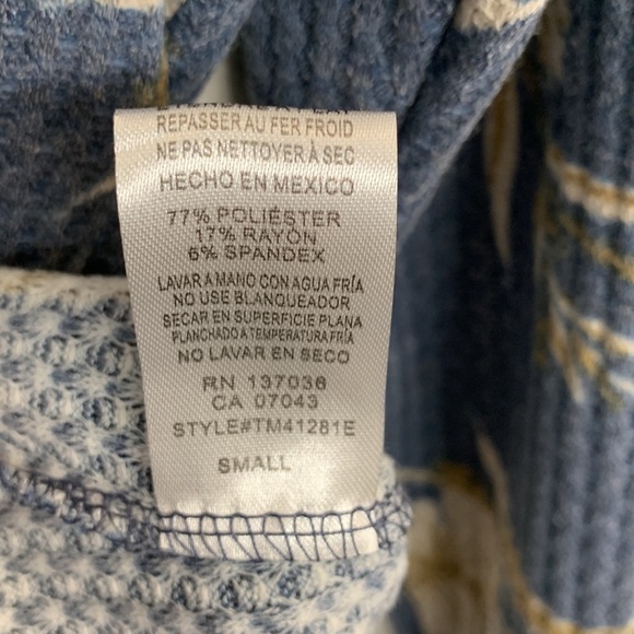 3/$25 Paper Crane Front Tie Shirt, Size Small - Picture 7 of 13